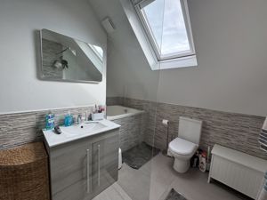 Master Bedroom En Suite- click for photo gallery